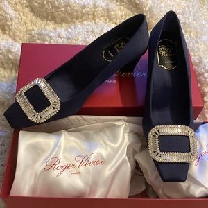 NEW Roger Vivier 45 pump